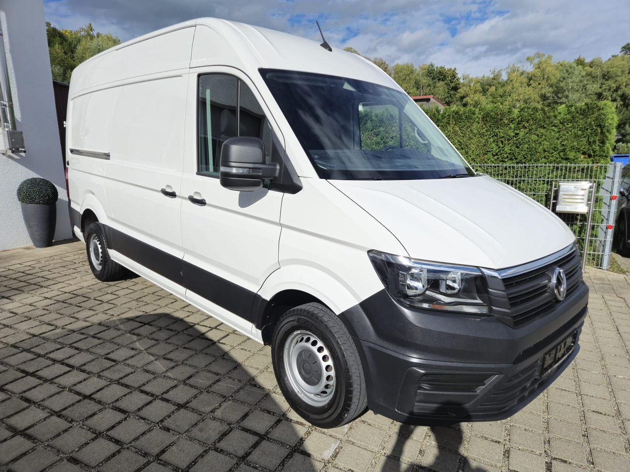 VOLKSWAGEN Crafter 35 mittellang Hochdach AppConnect/Kamera - Цельнометаллический фургон: фото 2 VOLKSWAGEN Crafter 35 mittellang Hochdach AppConnect/Kamera - Цельнометаллический фургон: фото 2