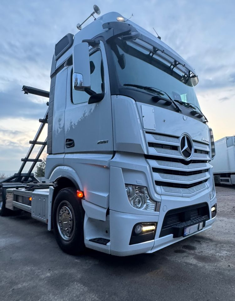 Mercedes-Benz ACTROS / 2553 / ACC / E 6 / MP 5 /TIPPER, BDF ,WYWROT / RETARDER/ GIGA SPACE/Niski Przebieg 366 Tys Km! ASO - Грузовик с закрытым кузовом: фото 2 Mercedes-Benz ACTROS / 2553 / ACC / E 6 / MP 5 /TIPPER, BDF ,WYWROT / RETARDER/ GIGA SPACE/Niski Przebieg 366 Tys Km! ASO - Грузовик с закрытым кузовом: фото 2
