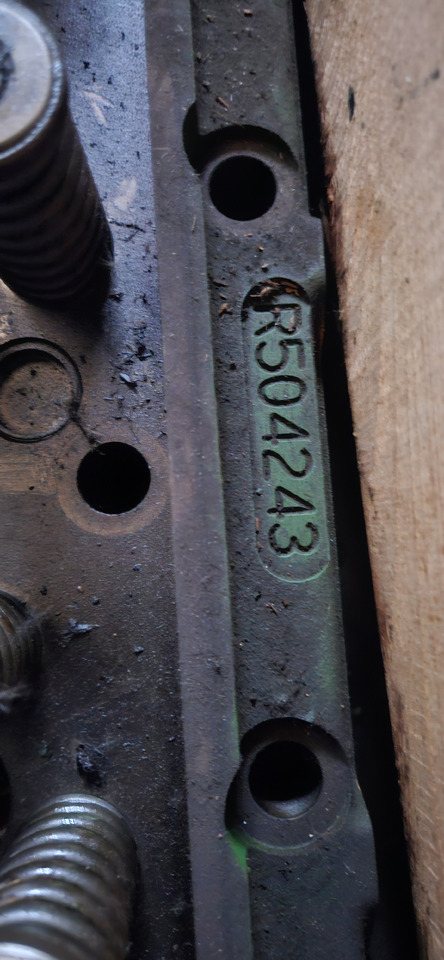 JOHN DEERE Cylinderhead R504243 - Головка блока: фото 2 JOHN DEERE Cylinderhead R504243 - Головка блока: фото 2