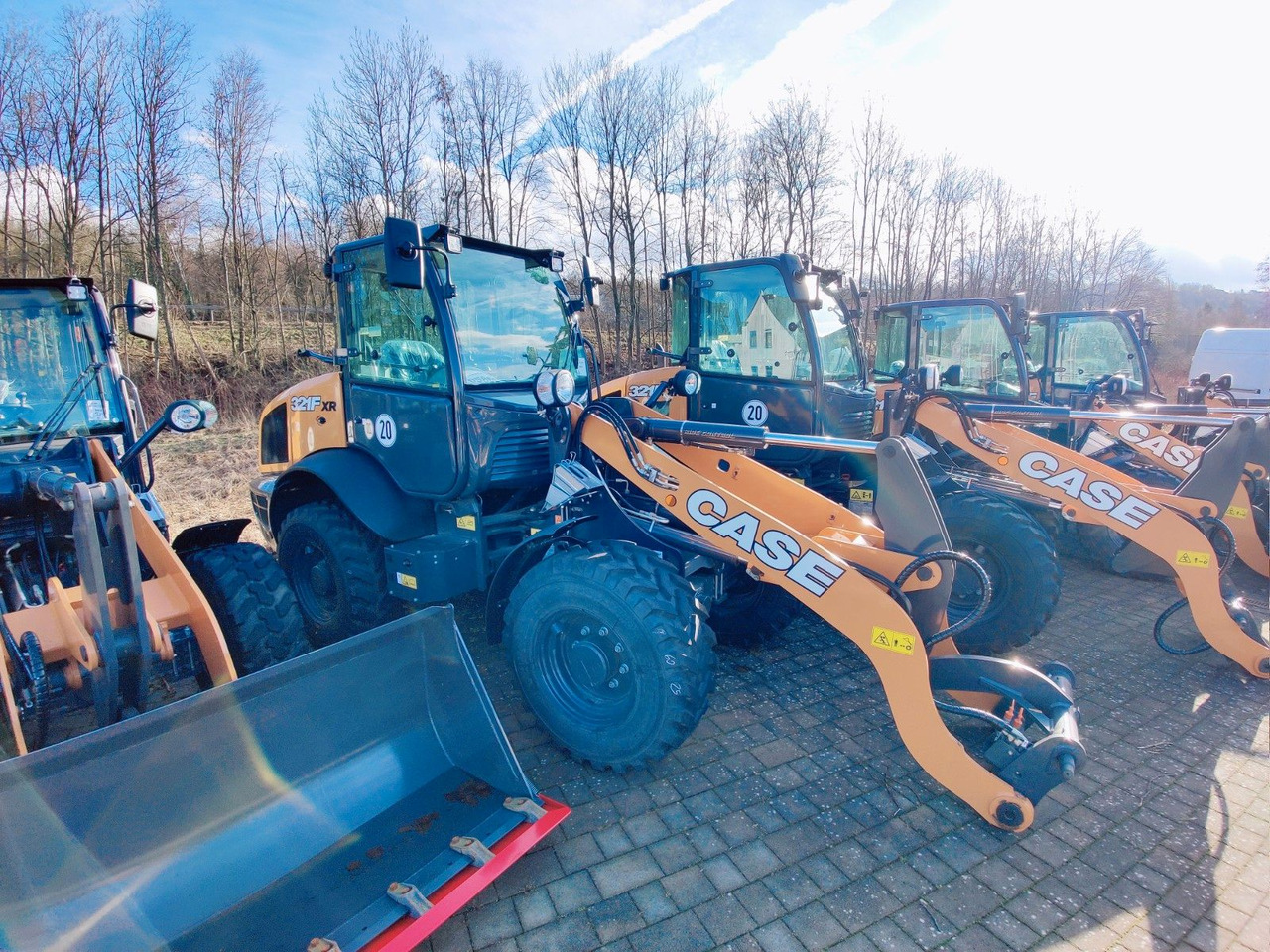 Case 321F STD XR Radlader Deluxe-Kabine XR Kabine Klima Heizung Multifunktionsjoystick - Колёсный погрузчик: фото 1 Case 321F STD XR Radlader Deluxe-Kabine XR Kabine Klima Heizung Multifunktionsjoystick - Колёсный погрузчик: фото 1