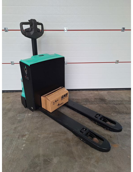 Mitsubishi PBP16N3 - Терминальный тягач: фото 2 Mitsubishi PBP16N3 - Терминальный тягач: фото 2