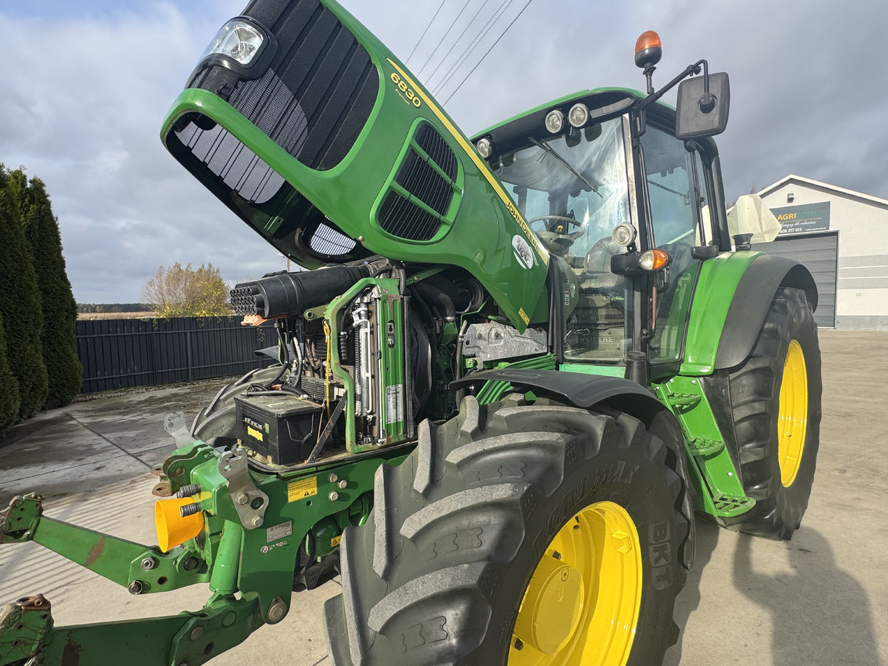 John Deere 6830 Premium - Трактор: фото 5 John Deere 6830 Premium - Трактор: фото 5