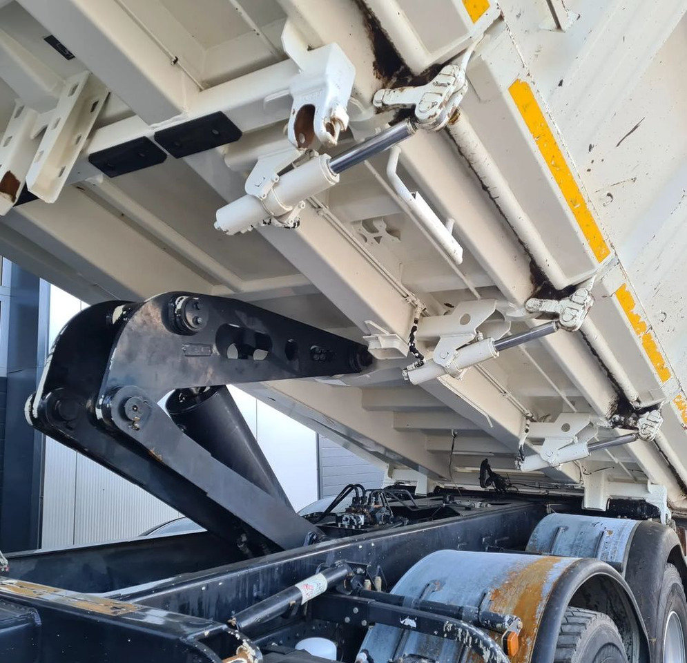 Самосвал MAN TGS 35 400: фото 13