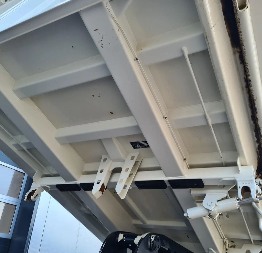 Самосвал MAN TGS 35 400: фото 16