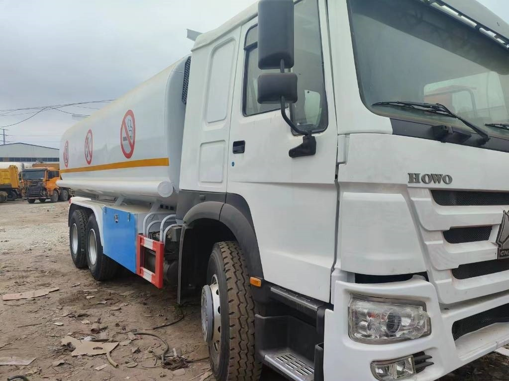 Howo 371 - Грузовик-цистерна: фото 3 Howo 371 - Грузовик-цистерна: фото 3