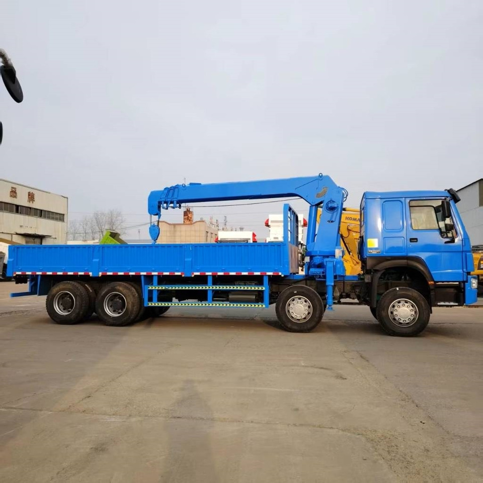 Howo 371 - Крюковой мультилифт: фото 2 Howo 371 - Крюковой мультилифт: фото 2