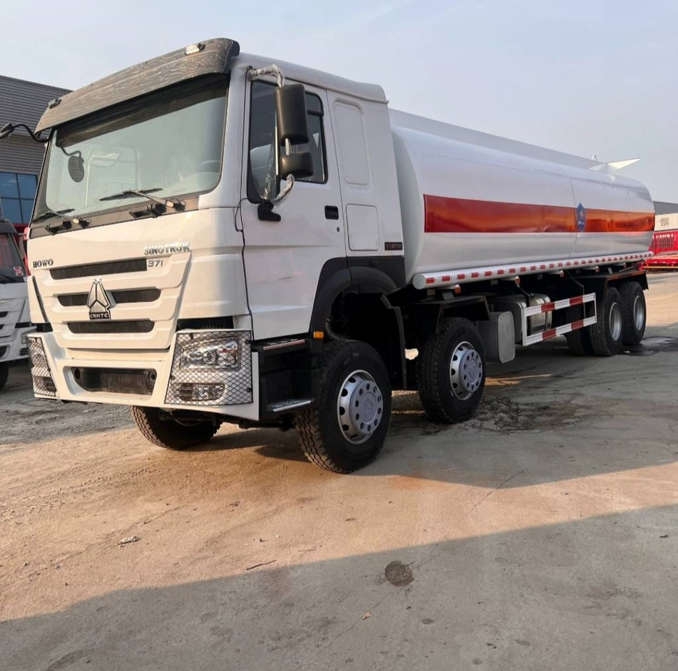 Howo 371 - Грузовик-цистерна: фото 3 Howo 371 - Грузовик-цистерна: фото 3