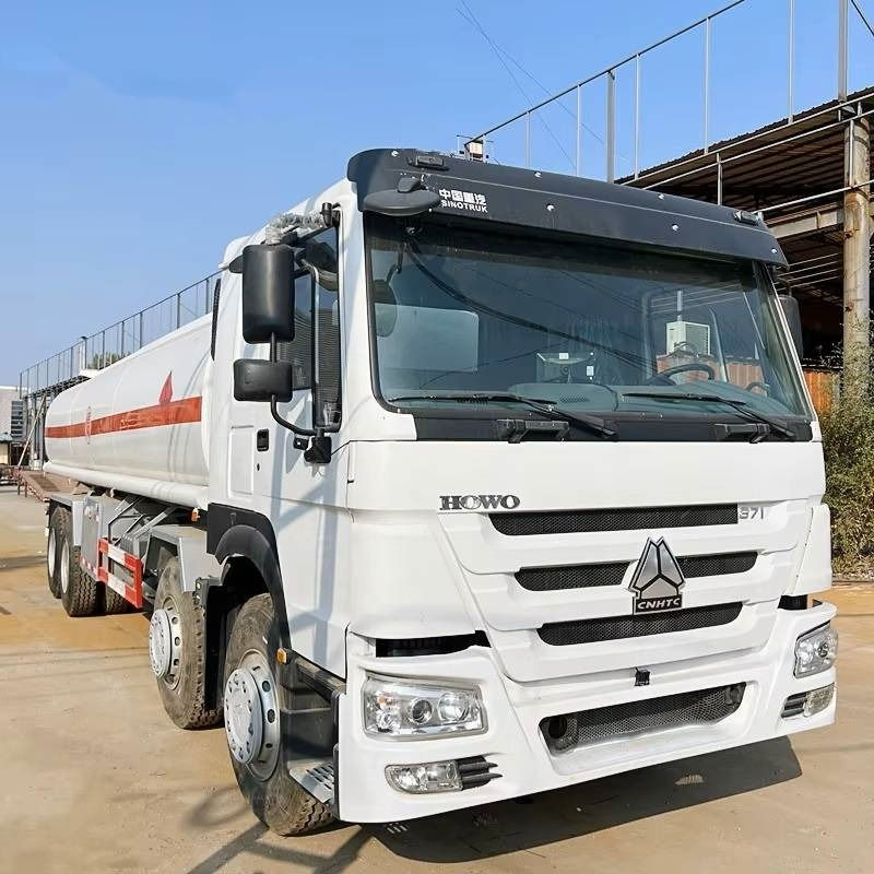 Howo 371 - Грузовик-цистерна: фото 1 Howo 371 - Грузовик-цистерна: фото 1