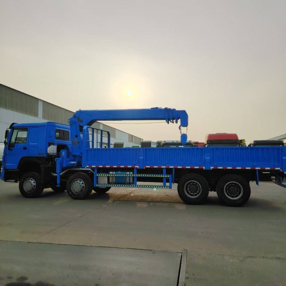 Howo 371 - Крюковой мультилифт: фото 3 Howo 371 - Крюковой мультилифт: фото 3