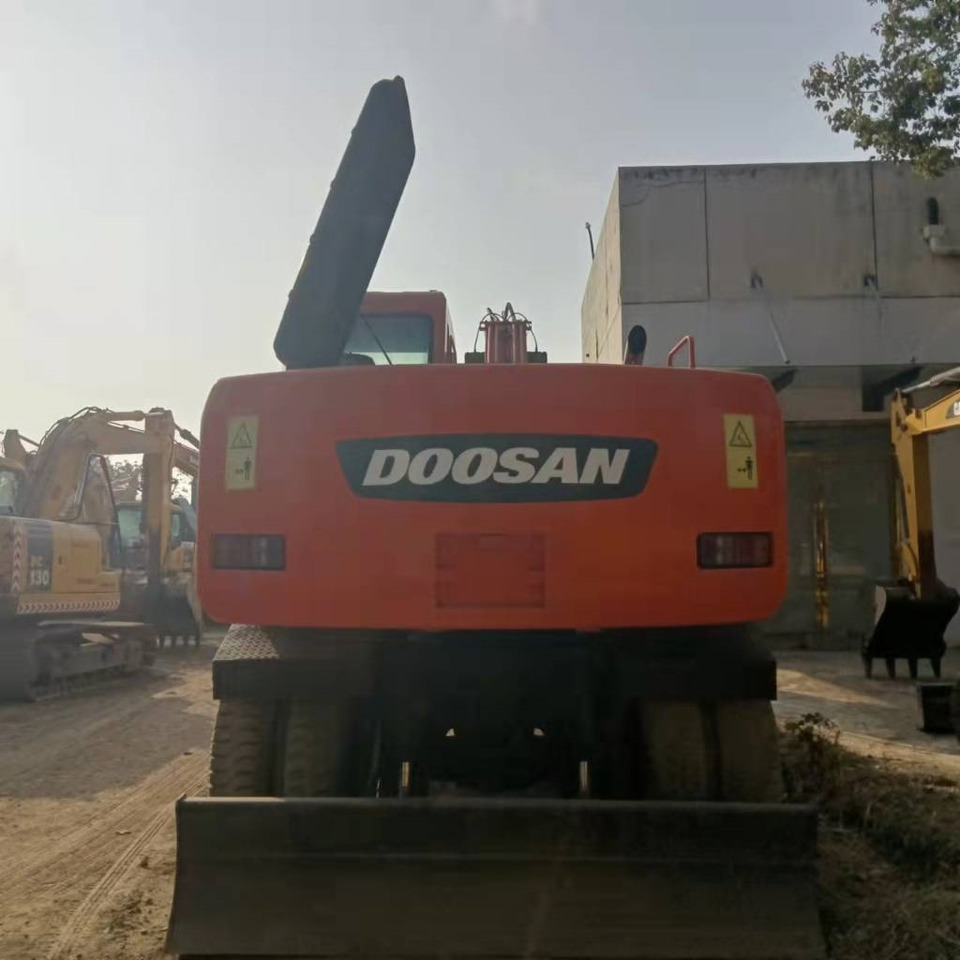 Doosan DH150W-7 - Колёсный экскаватор: фото 4 Doosan DH150W-7 - Колёсный экскаватор: фото 4