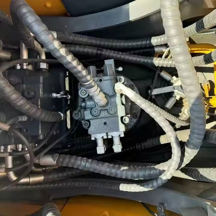 Hyundai R220LC-9S - Гусеничный экскаватор: фото 5 Hyundai R220LC-9S - Гусеничный экскаватор: фото 5