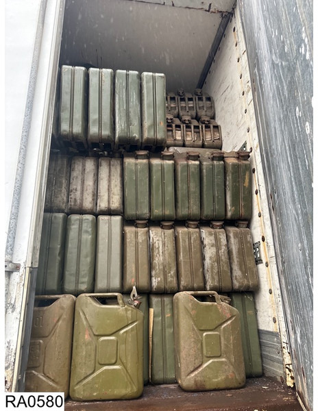 Fruehauf gesloten bak Estimated 3000 Jerrycans - Полуприцеп-фургон: фото 5 Fruehauf gesloten bak Estimated 3000 Jerrycans - Полуприцеп-фургон: фото 5