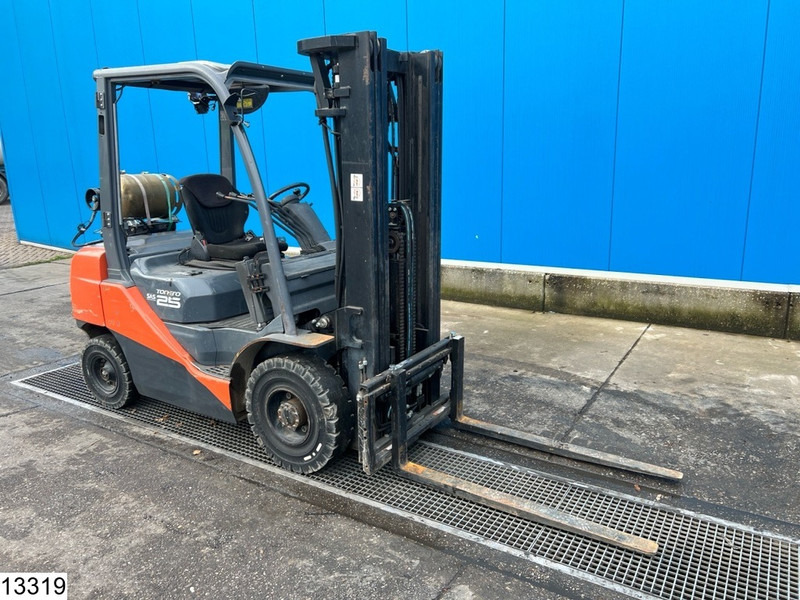 Toyota 8 FGF 25 2.500 KG - Газовый погрузчик: фото 2 Toyota 8 FGF 25 2.500 KG - Газовый погрузчик: фото 2