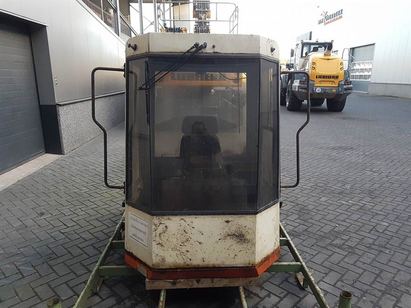 Schaeff SKL832-6336105100-Cabin/Kabine/Cabine - Кабина и интерьер для Строительной техники: фото 2 Schaeff SKL832-6336105100-Cabin/Kabine/Cabine - Кабина и интерьер для Строительной техники: фото 2