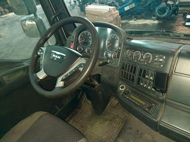 MAN TGM 15.290 4X2 LL - Грузовик-контейнеровоз/ Сменный кузов: фото 5 MAN TGM 15.290 4X2 LL - Грузовик-контейнеровоз/ Сменный кузов: фото 5