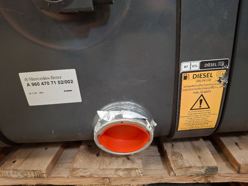 Топливный бак Mercedes-Benz 290L: фото 6 Топливный бак Mercedes-Benz 290L: фото 6