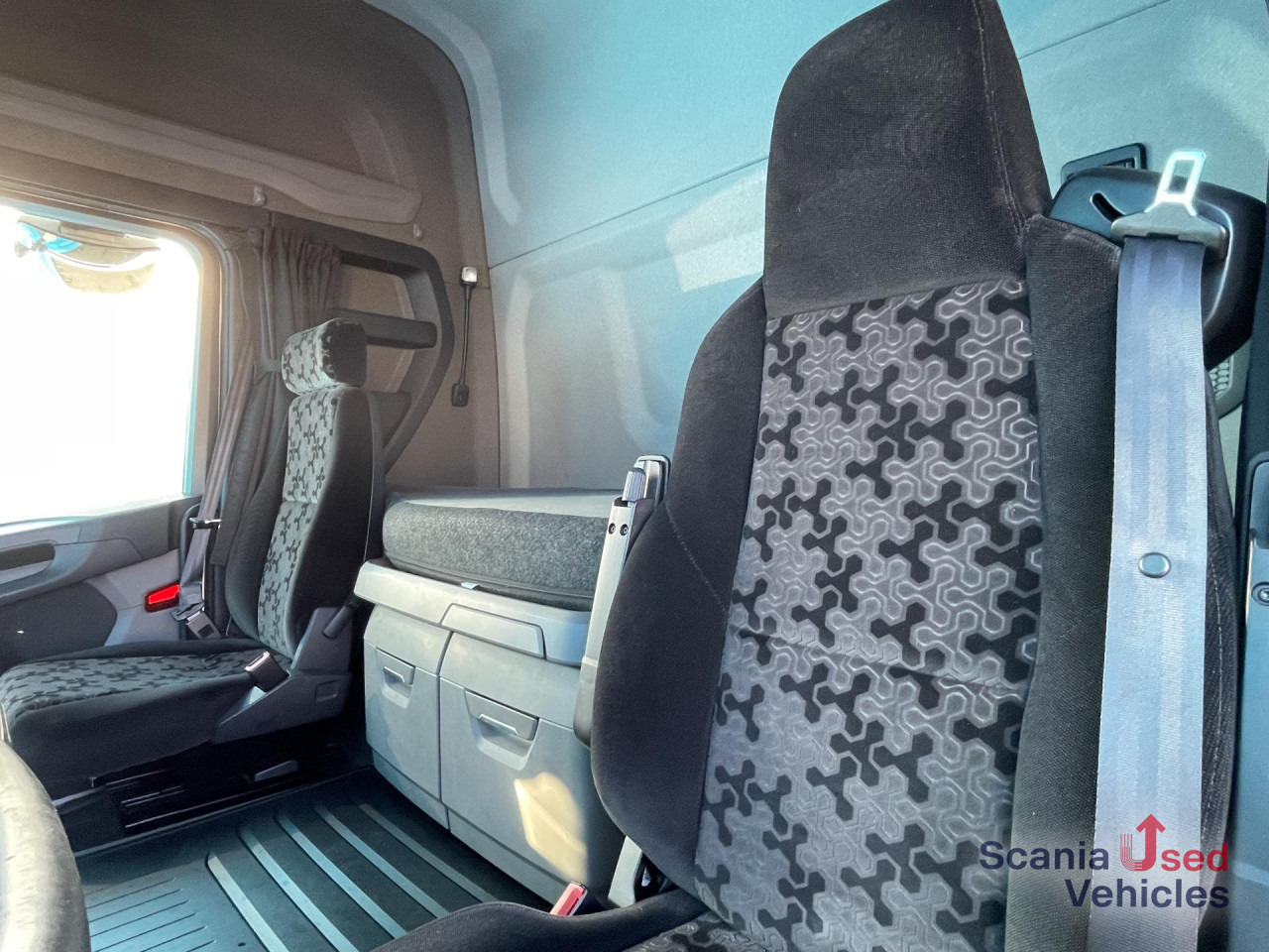 SCANIA R 450 A4x2NA DIFF LOCK RETARDER NAVI ACC - Тягач: фото 5 SCANIA R 450 A4x2NA DIFF LOCK RETARDER NAVI ACC - Тягач: фото 5