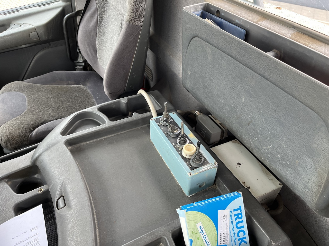 Scania P114 340 4x2 Trösch Absetzkipper Retarder AHK - Портальный бункеровоз: фото 4 Scania P114 340 4x2 Trösch Absetzkipper Retarder AHK - Портальный бункеровоз: фото 4