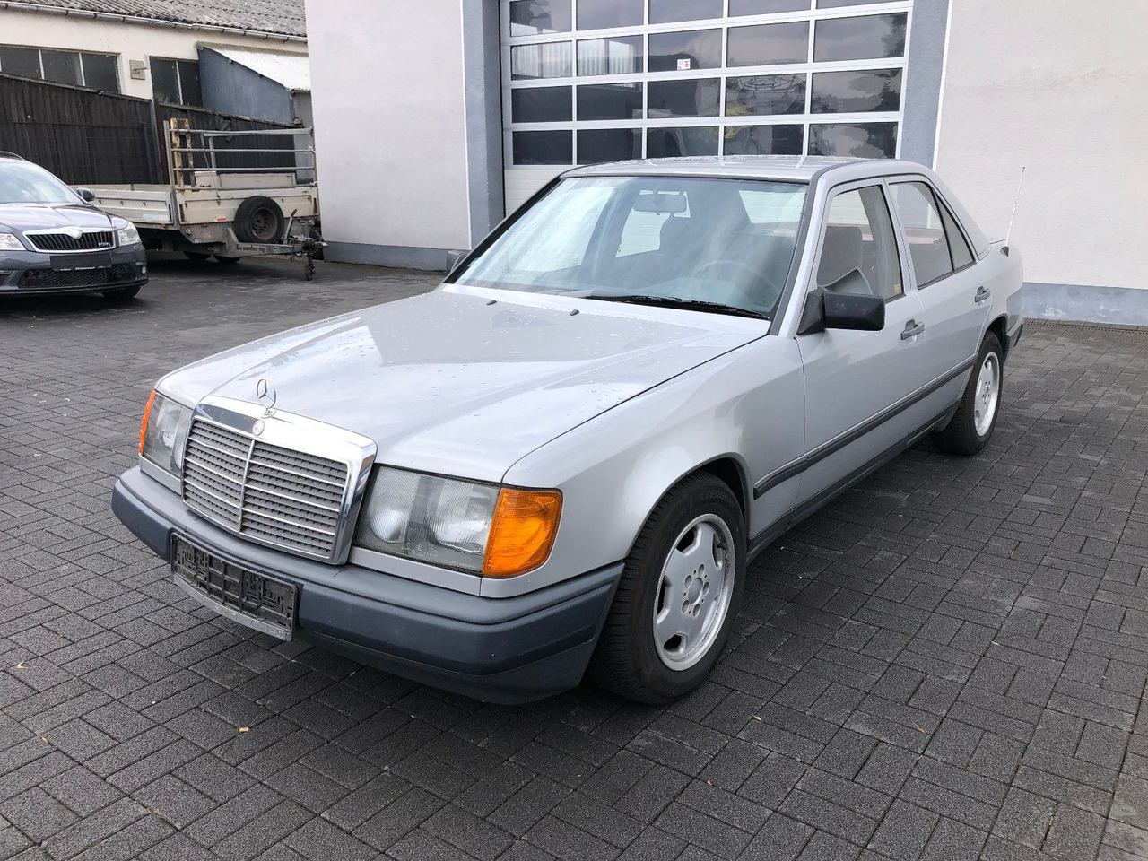 Mercedes-Benz W124 E 260 - Седан: фото 1 Mercedes-Benz W124 E 260 - Седан: фото 1