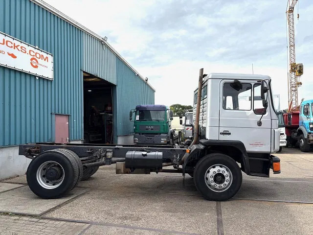 MAN 18 18.232 4x2 FULL STEEL CHASSIS (MANUAL GEARBOX / FULL STEEL SUSPENSION / REDUCTION AXLE) - Грузовик-шасси: фото 4 MAN 18 18.232 4x2 FULL STEEL CHASSIS (MANUAL GEARBOX / FULL STEEL SUSPENSION / REDUCTION AXLE) - Грузовик-шасси: фото 4