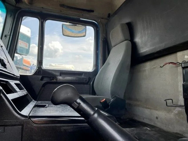 MAN 41.464 F2000 8X4 FULL STEEL KIPPER (EURO 2 / ZF16 MANUAL GEARBOX / ZF-INTARDER / FULL STEEL SUSPENSION / REDUCTION AXLES) в лизинг MAN 41.464 F2000 8X4 FULL STEEL KIPPER (EURO 2 / ZF16 MANUAL GEARBOX / ZF-INTARDER / FULL STEEL SUSPENSION / REDUCTION AXLES): фото 9 MAN 41.464 F2000 8X4 FULL STEEL KIPPER (EURO 2 / ZF16 MANUAL GEARBOX / ZF-INTARDER / FULL STEEL SUSPENSION / REDUCTION AXLES) в лизинг MAN 41.464 F2000 8X4 FULL STEEL KIPPER (EURO 2 / ZF16 MANUAL GEARBOX / ZF-INTARDER / FULL STEEL SUSPENSION / REDUCTION AXLES): фото 9