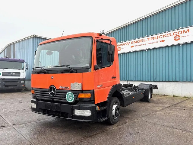 Mercedes-Benz Atego 823L DAY CAB (6-CILINDER) 4x2 CHASSIS (MANUAL GEARBOX / SPER DIFFERENTIAL / 6-CILINDER ENGINE) - Грузовик-шасси: фото 1 Mercedes-Benz Atego 823L DAY CAB (6-CILINDER) 4x2 CHASSIS (MANUAL GEARBOX / SPER DIFFERENTIAL / 6-CILINDER ENGINE) - Грузовик-шасси: фото 1