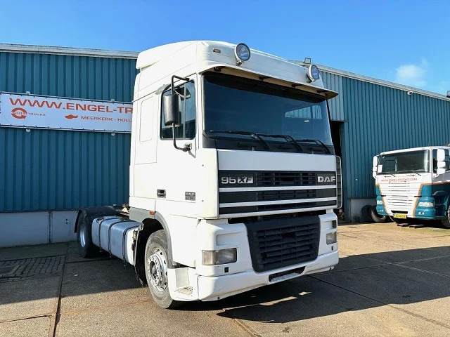 DAF 95.380 XF SPACECAB (EURO 2 / ZF16 MANUAL GEARBOX / D.E.B. ENGINE BRAKE / AIRCONDITIONING) - Тягач: фото 2 DAF 95.380 XF SPACECAB (EURO 2 / ZF16 MANUAL GEARBOX / D.E.B. ENGINE BRAKE / AIRCONDITIONING) - Тягач: фото 2
