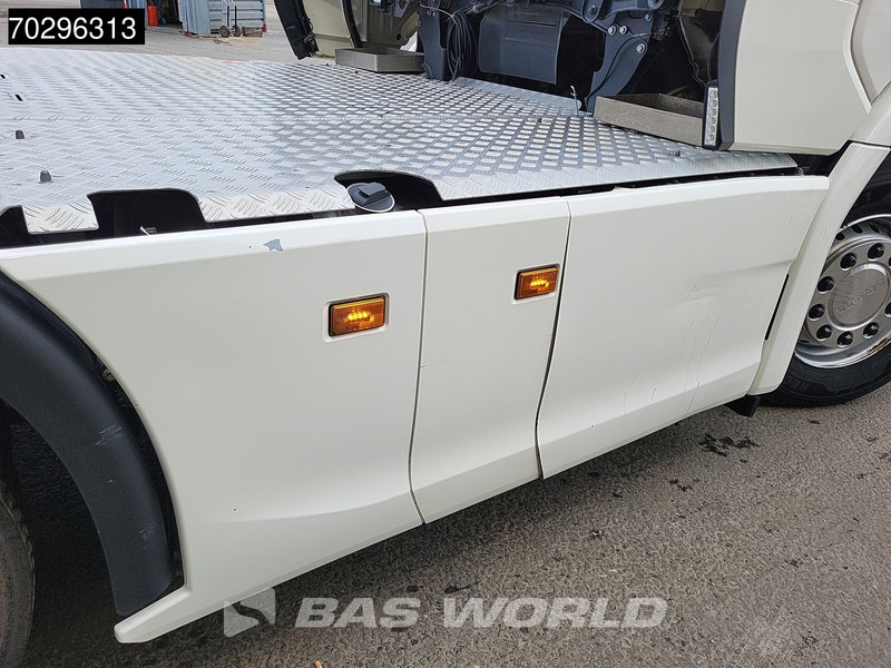 Scania R590 6X2 WB315! Retarder Full-Air 2xTanks Leather ACC Navi LED Euro 6 - Тягач: фото 3 Scania R590 6X2 WB315! Retarder Full-Air 2xTanks Leather ACC Navi LED Euro 6 - Тягач: фото 3