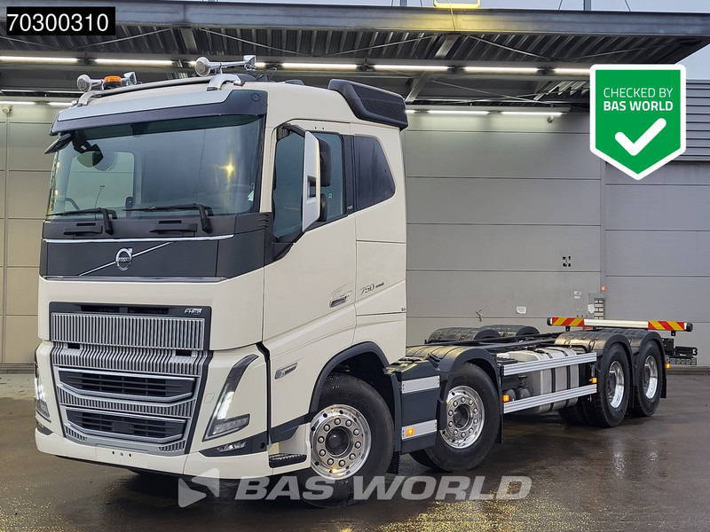Volvo FH16 750 FH 8X4 NEW 8x4 chassis! Air suspension Big-Axle Automatic VEB+ Euro 6 - Грузовик-шасси: фото 1 Volvo FH16 750 FH 8X4 NEW 8x4 chassis! Air suspension Big-Axle Automatic VEB+ Euro 6 - Грузовик-шасси: фото 1