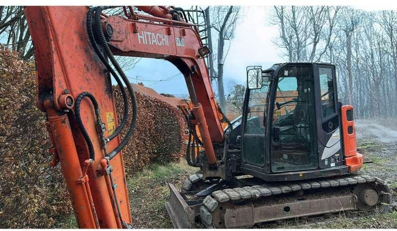 Hitachi ZX85USB-5A - Гусеничный экскаватор: фото 1 Hitachi ZX85USB-5A - Гусеничный экскаватор: фото 1