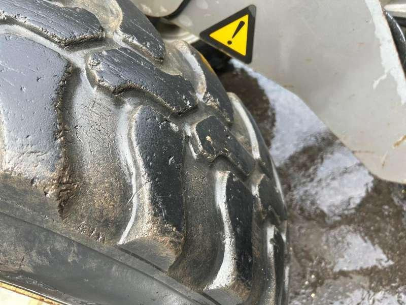 Колёсный погрузчик Volvo L30Z: фото 50