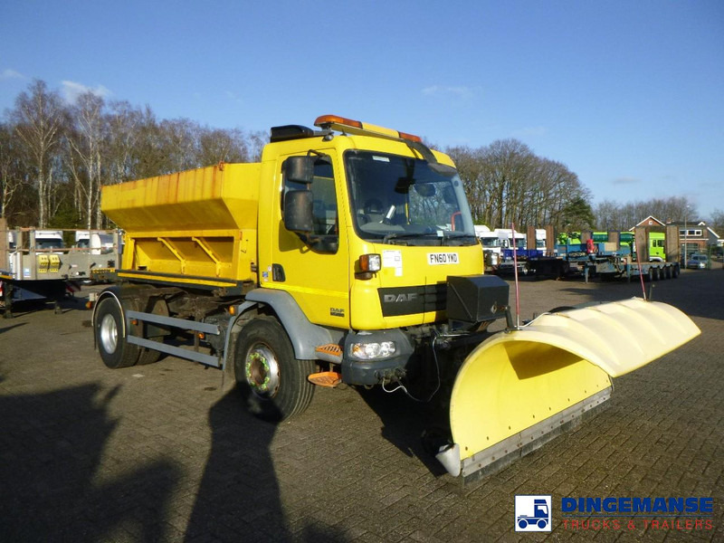 DAF LF 55.220 4x2 RHD gritter / snow plough - Снегоуборочная машина: фото 2 DAF LF 55.220 4x2 RHD gritter / snow plough - Снегоуборочная машина: фото 2