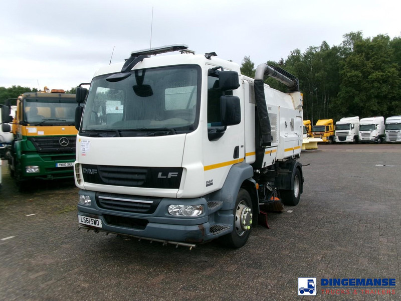 DAF LF 55.220 4x2 Scarab sweeper - Подметально-уборочная машина: фото 1 DAF LF 55.220 4x2 Scarab sweeper - Подметально-уборочная машина: фото 1