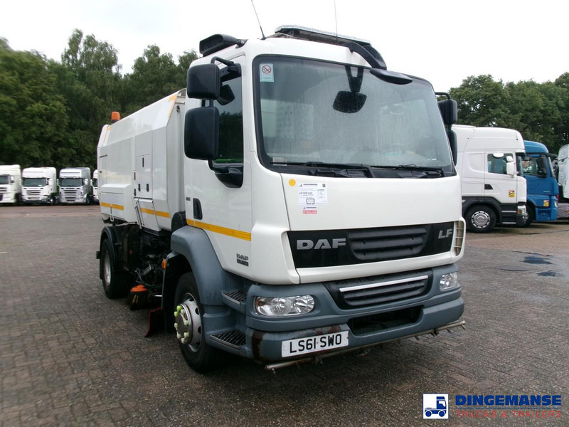 DAF LF 55.220 4x2 Scarab sweeper - Подметально-уборочная машина: фото 2 DAF LF 55.220 4x2 Scarab sweeper - Подметально-уборочная машина: фото 2