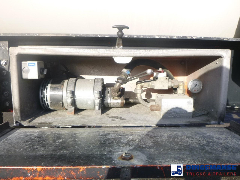 Feldbinder Powder tank alu 63 m3 (tipping) - Полуприцеп-цистерна: фото 5 Feldbinder Powder tank alu 63 m3 (tipping) - Полуприцеп-цистерна: фото 5