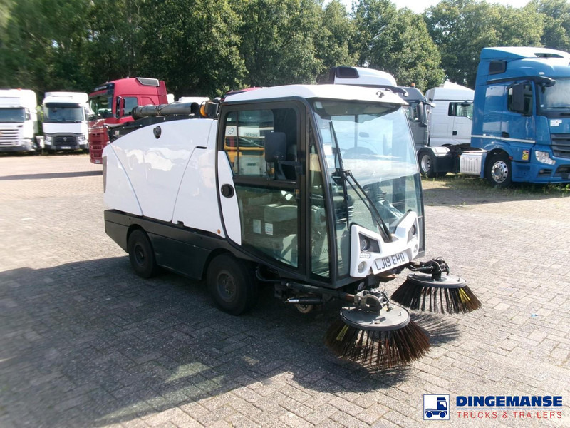 Johnston C202 compact street sweeper - Подметально-уборочная машина: фото 2 Johnston C202 compact street sweeper - Подметально-уборочная машина: фото 2
