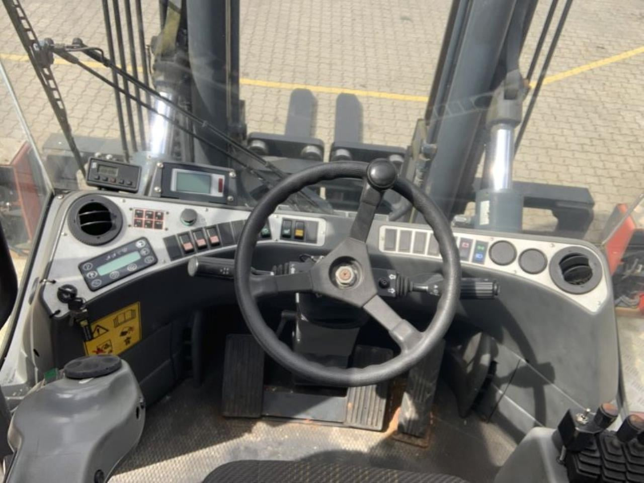 Kalmar DCE100-6 - Дизельный погрузчик: фото 4 Kalmar DCE100-6 - Дизельный погрузчик: фото 4