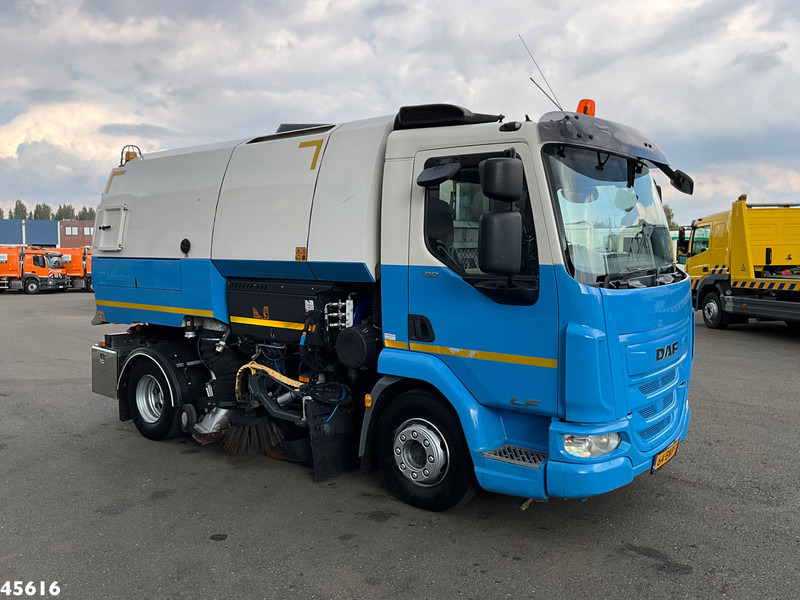 DAF FA LF 180 Euro 6 Johnston VS502 Just 138.807 km! - Подметально-уборочная машина: фото 4 DAF FA LF 180 Euro 6 Johnston VS502 Just 138.807 km! - Подметально-уборочная машина: фото 4