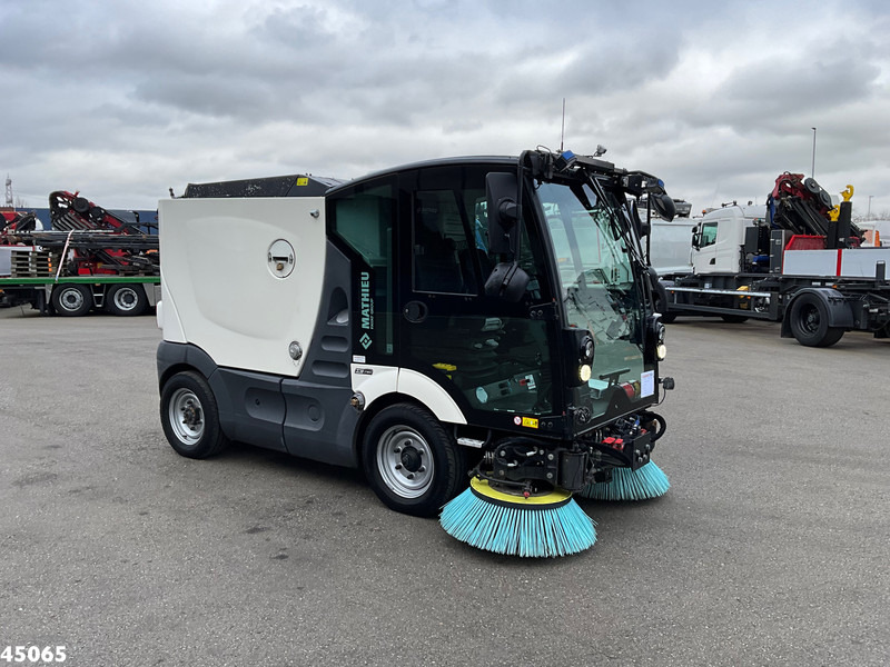 Mathieu MC 210 Azura Flex Euro 6 Just 8.800 km! - Подметально-уборочная машина: фото 5 Mathieu MC 210 Azura Flex Euro 6 Just 8.800 km! - Подметально-уборочная машина: фото 5