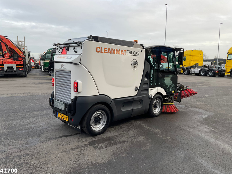 Mathieu MC 210 Azura Flex Euro 6 Stage 5 with 3-rd brush - Подметально-уборочная машина: фото 4 Mathieu MC 210 Azura Flex Euro 6 Stage 5 with 3-rd brush - Подметально-уборочная машина: фото 4