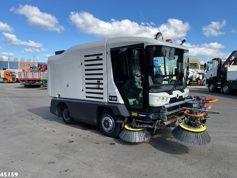 Ravo 540 CD Euro 6 with 3-rd brush - Подметально-уборочная машина: фото 4 Ravo 540 CD Euro 6 with 3-rd brush - Подметально-уборочная машина: фото 4