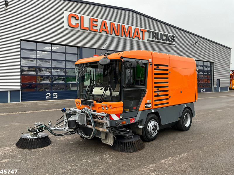 Ravo 580 with 3-rd brush - Подметально-уборочная машина: фото 2 Ravo 580 with 3-rd brush - Подметально-уборочная машина: фото 2