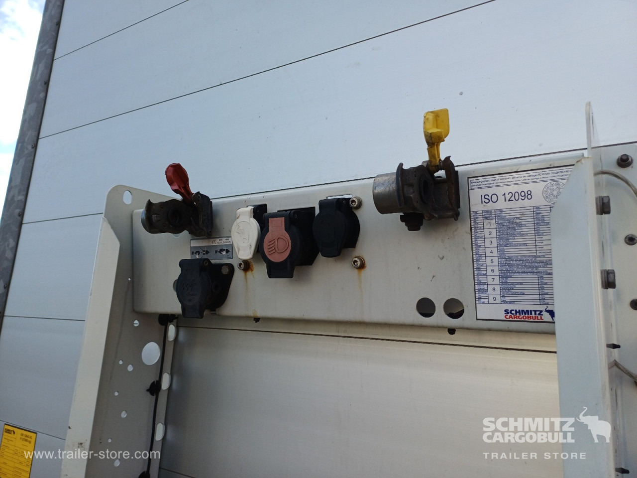 SCHMITZ Auflieger Curtainsider Mega - Тентованный полуприцеп: фото 2 SCHMITZ Auflieger Curtainsider Mega - Тентованный полуприцеп: фото 2