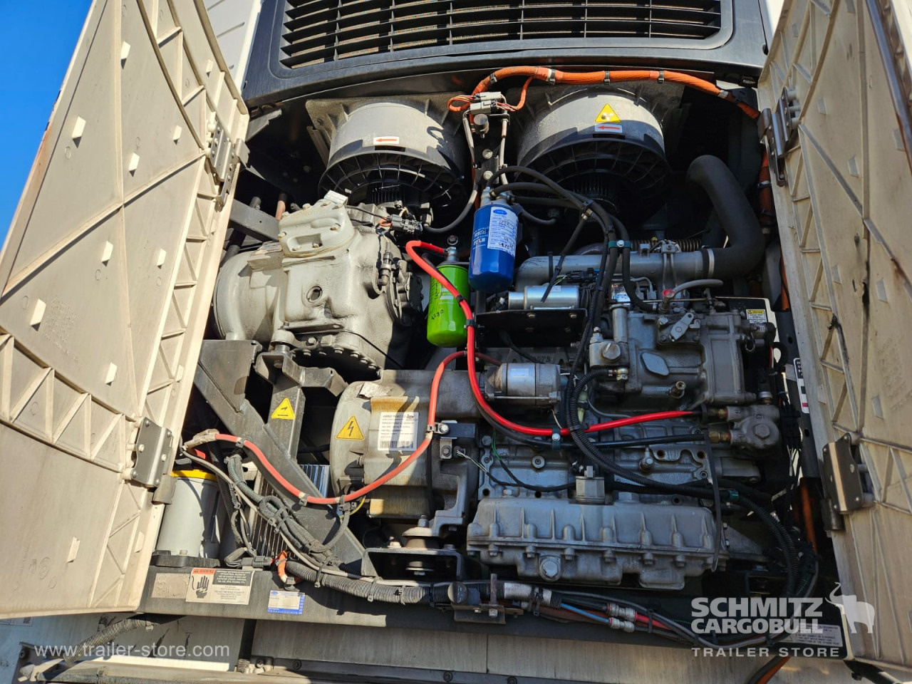 SCHMITZ Reefer Multitemp Taillift - Изотермический полуприцеп: фото 2 SCHMITZ Reefer Multitemp Taillift - Изотермический полуприцеп: фото 2