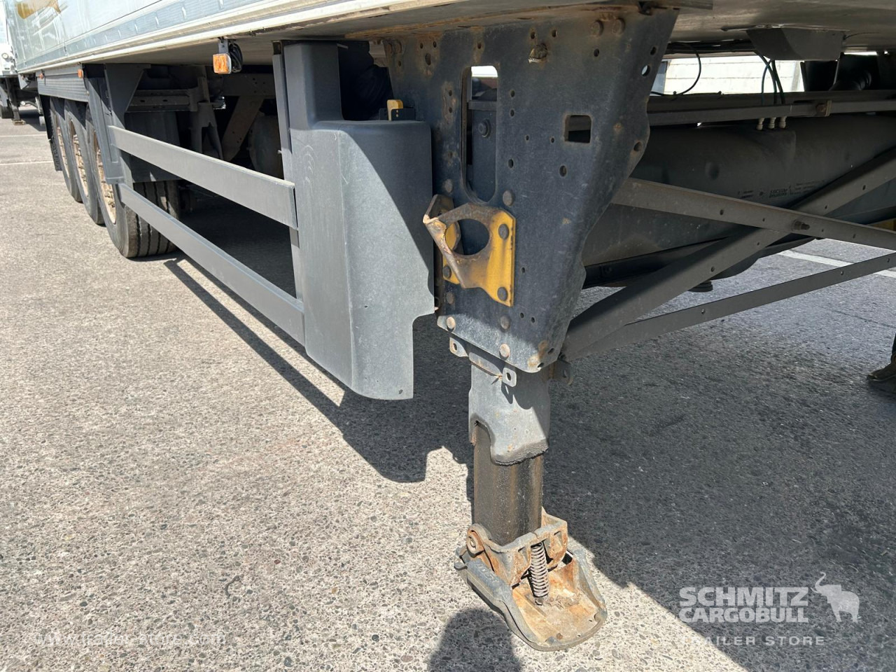 SCHMITZ Reefer Standard - Изотермический полуприцеп: фото 2 SCHMITZ Reefer Standard - Изотермический полуприцеп: фото 2