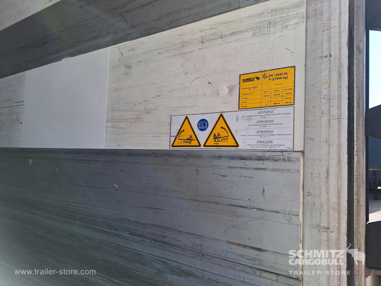 SCHMITZ Reefer Standard - Изотермический полуприцеп: фото 2 SCHMITZ Reefer Standard - Изотермический полуприцеп: фото 2