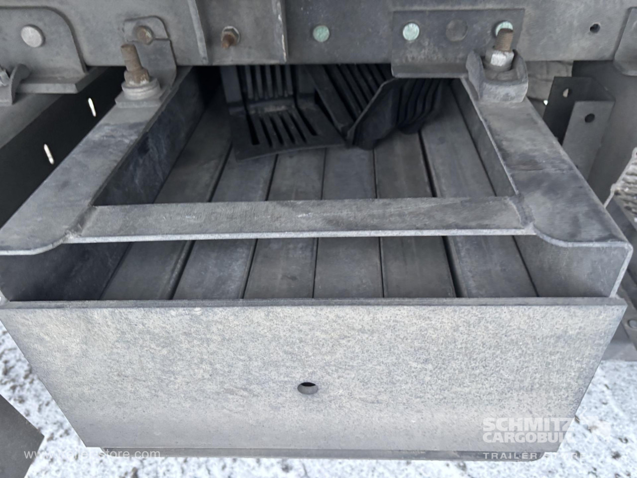 Тентованный полуприцеп SCHMITZ Curtainsider Standard: фото 12