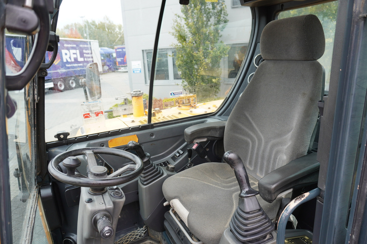 Колёсный экскаватор Hyundai Robex 55W-9 Wheeled Excavator 5.5t / 2 unit: фото 12