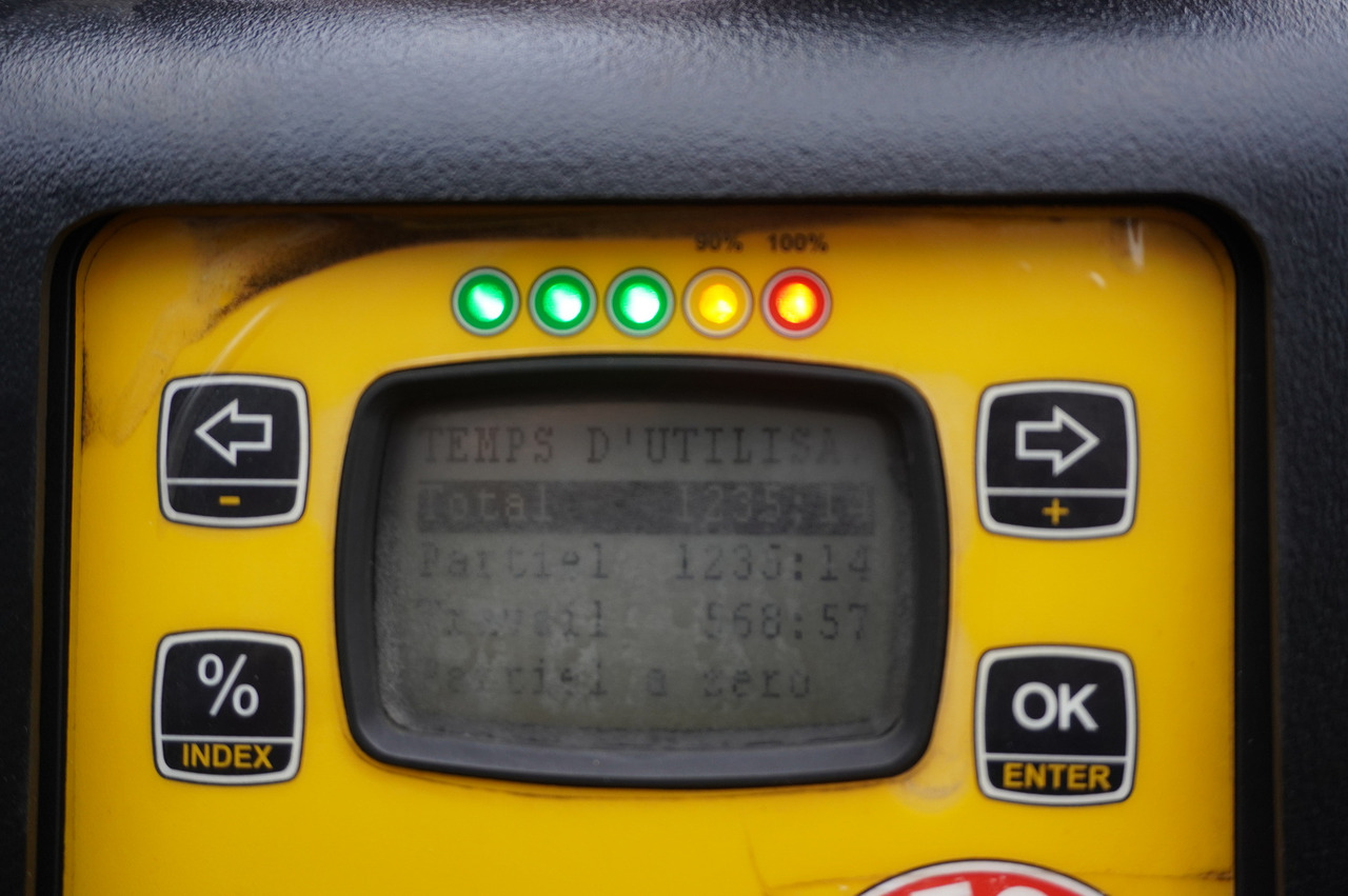 RENAULT C280 DTI 8 / FASSI crane 5.6 T / 560 MTH / Remote control / Rotator / Flatbed 15 EPAL - Автоманипулятор: фото 3 RENAULT C280 DTI 8 / FASSI crane 5.6 T / 560 MTH / Remote control / Rotator / Flatbed 15 EPAL - Автоманипулятор: фото 3