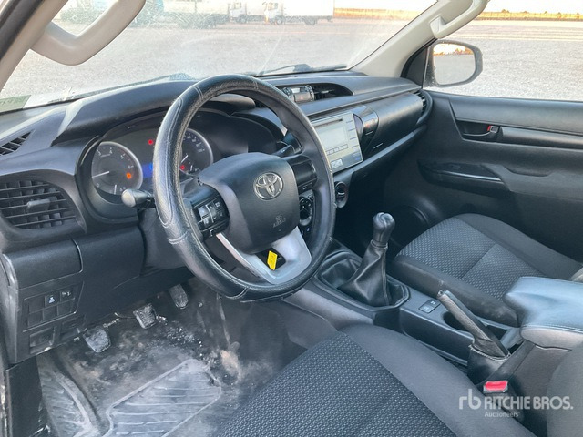 2017 Toyota Hilux 4x4 Crew Cab Pickup - Пикап: фото 5 2017 Toyota Hilux 4x4 Crew Cab Pickup - Пикап: фото 5